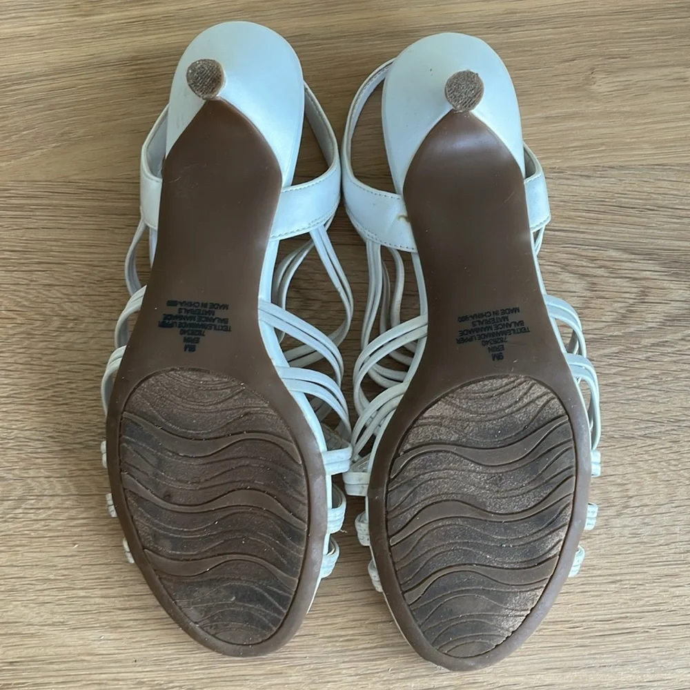 IMPO “ERIN” STRETCH MEMORY FOAM STRAPPY HEELS Size 9 White